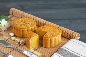 Bánh trung thu nhân đậu xanh bao nhiêu calo?