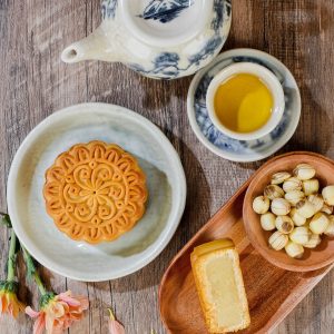 Bánh trung thu nhân hạt sen